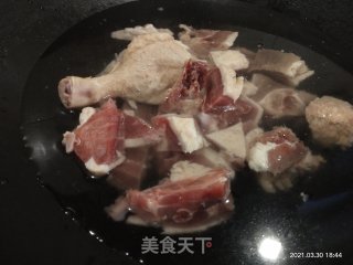 鸭肉炒芹菜步骤1