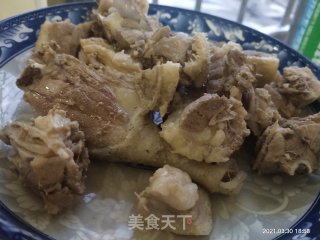 鸭肉炒芹菜步骤3