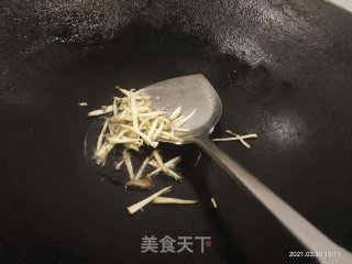 鸭肉炒芹菜步骤6