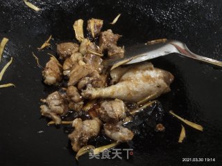 鸭肉炒芹菜步骤7