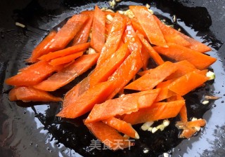 黄瓜胡萝卜炒腊肠步骤6