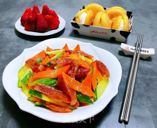 黄瓜胡萝卜炒腊肠步骤11