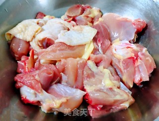 杏鲍菇土豆胡萝卜炖鸡腿步骤4