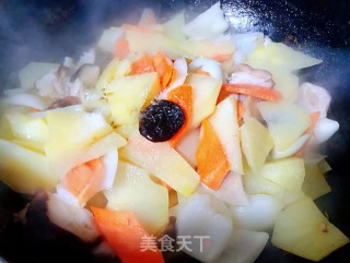 洋葱香菇胡萝卜炒土豆片步骤9