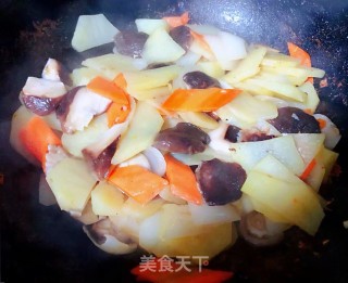 洋葱香菇胡萝卜炒土豆片步骤10