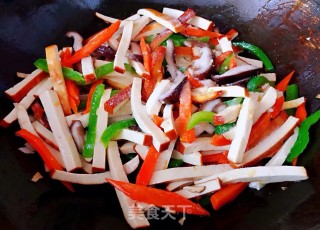 青椒胡萝卜香菇炒豆干步骤9