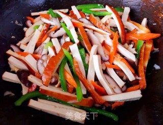 青椒胡萝卜香菇炒豆干步骤10