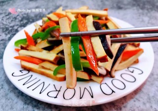 青椒胡萝卜香菇炒豆干步骤13