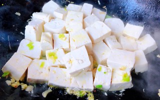 西兰花虾仁木耳炖豆腐步骤5