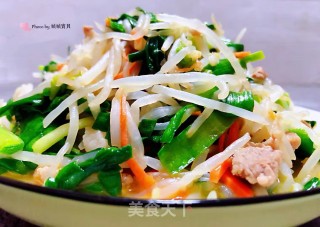 绿豆芽韭菜胡萝卜炒肉丝步骤11 绿豆芽韭菜胡萝卜炒肉丝步骤11