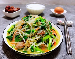 绿豆芽韭菜胡萝卜炒肉丝步骤13 绿豆芽韭菜胡萝卜炒肉丝步骤13