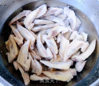 蒜香鸡翅尖步骤3