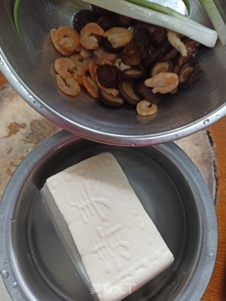 香菇海米烧豆腐步骤1
