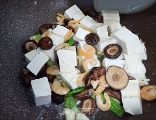 香菇海米烧豆腐步骤3