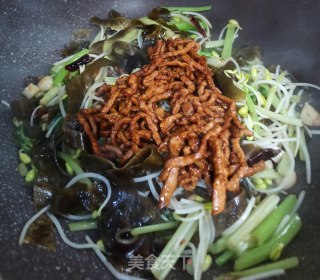 海带豆芽香芹炒肉丝步骤7
