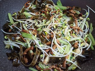 海带豆芽香芹炒肉丝步骤8