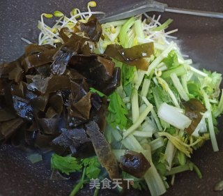 海带豆芽香芹炒肉丝步骤5