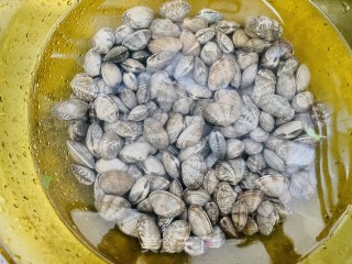香辣过瘾的爆炒花甲步骤1