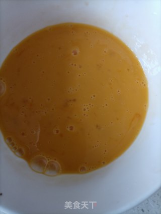 灯笼椒虾皮煎鸡蛋步骤3