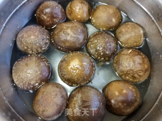 胡萝卜青椒炒香菇步骤1