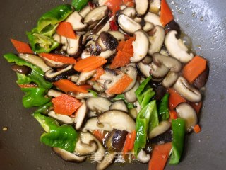 胡萝卜青椒炒香菇步骤10