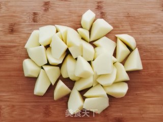 土豆烧鸡胸肉步骤2
