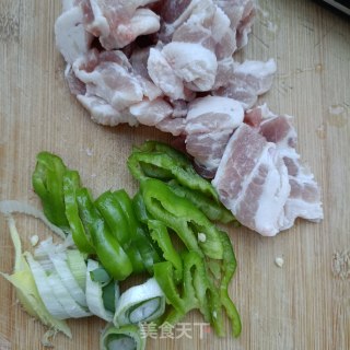 五花肉焖笋干步骤4