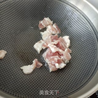 五花肉焖笋干步骤7