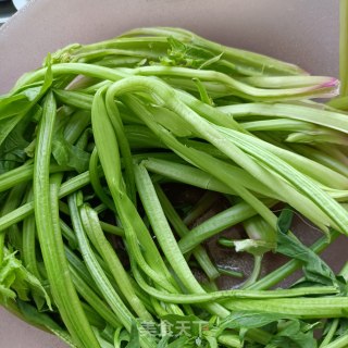 腊肉炒菠菜杆步骤1