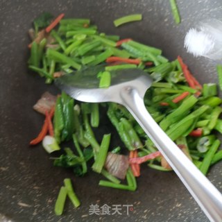 腊肉炒菠菜杆步骤13