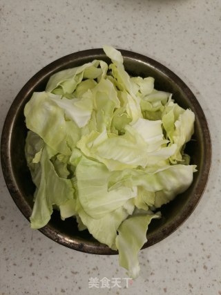 炝圆白菜步骤3