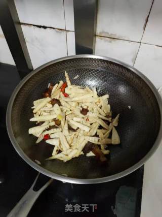 麻笋炒腊肉步骤7