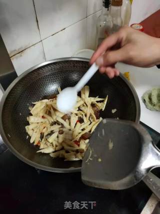 麻笋炒腊肉步骤8