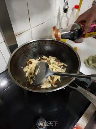 麻笋炒腊肉步骤9