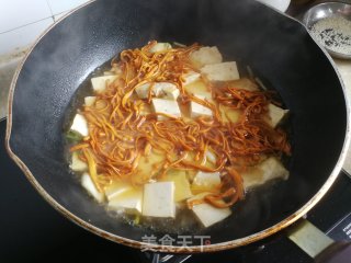 虫草花炖豆腐步骤4