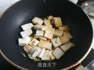 虫草花炖豆腐步骤3