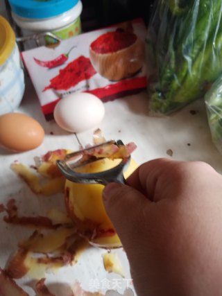 青椒红椒糖醋土豆丝炒鸡蛋步骤2