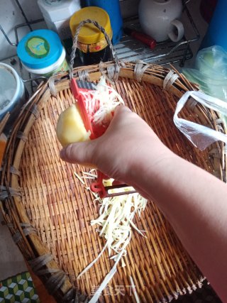 青椒红椒糖醋土豆丝炒鸡蛋步骤3