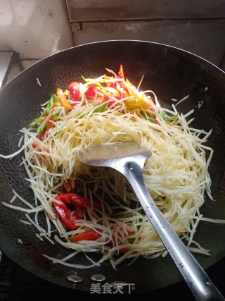 青椒红椒糖醋土豆丝炒鸡蛋步骤8