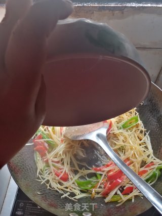 青椒红椒糖醋土豆丝炒鸡蛋步骤10