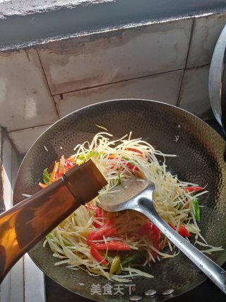 青椒红椒糖醋土豆丝炒鸡蛋步骤9
