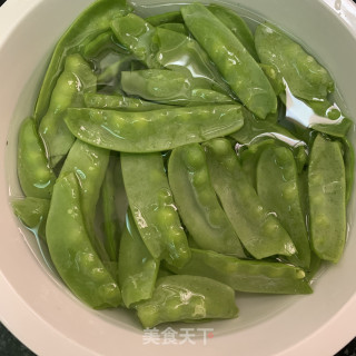 荷兰豆炒里脊肉步骤1