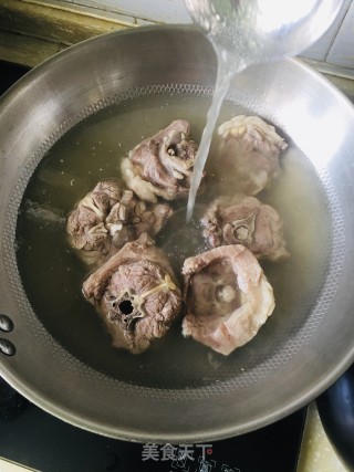 羊脖子烩萝卜步骤6