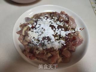 青椒芹菜炒鸡肉步骤1 青椒芹菜炒鸡肉步骤1