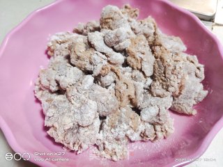 青椒芹菜炒鸡肉步骤4 青椒芹菜炒鸡肉步骤4