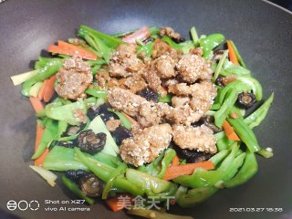 青椒芹菜炒鸡肉步骤8 青椒芹菜炒鸡肉步骤8