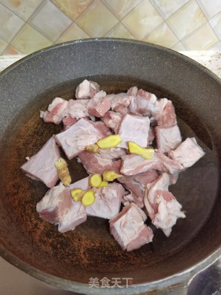 焖牛腩步骤4