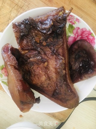 青蒜炒腊猪脸步骤1