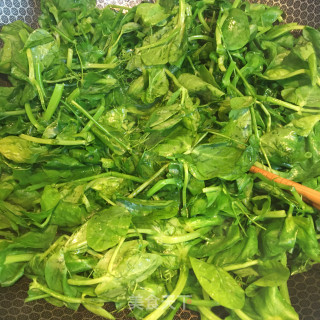 蒜蓉炒豌豆苗步骤4