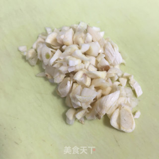 蒜蓉炒豌豆苗步骤2